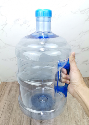 Botellas de agua libres del PLA 7.5L del BRA con la manija antirresbaladiza para la yoga del gimnasio de la aptitud
